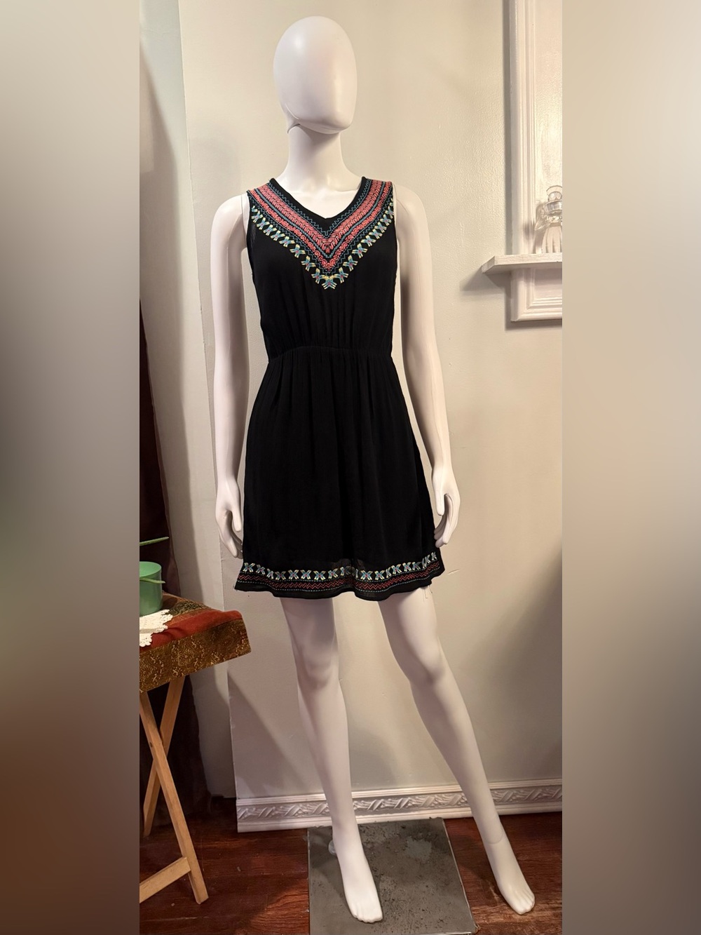 Skies Are Blue Black Sleeveless V-Neck Embroidered Mini Dress